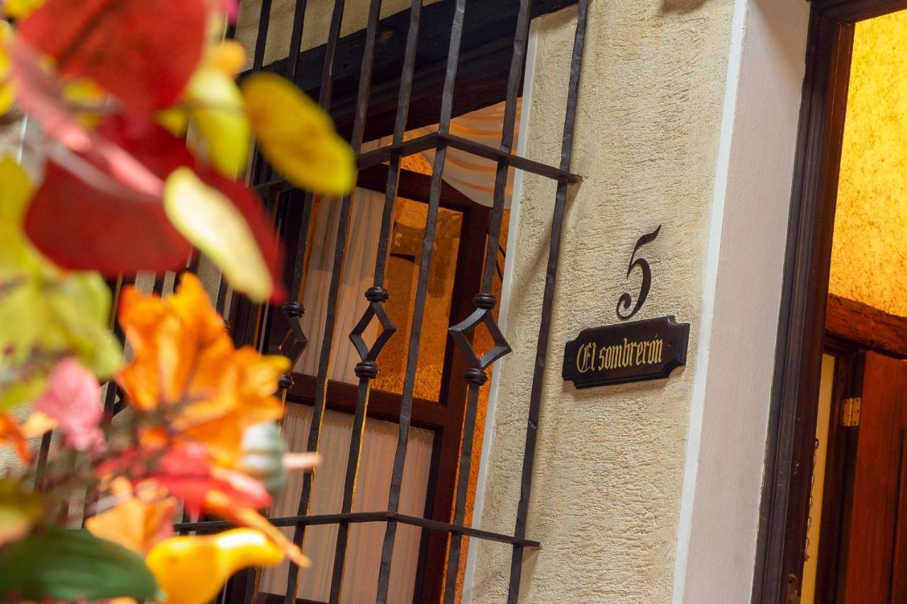 D'Leyenda Hotel Antigua Exterior foto